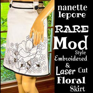▪️NANETTE LEPORE▪️Mod Floral Embroidered Laser Cut Pocket Skirt